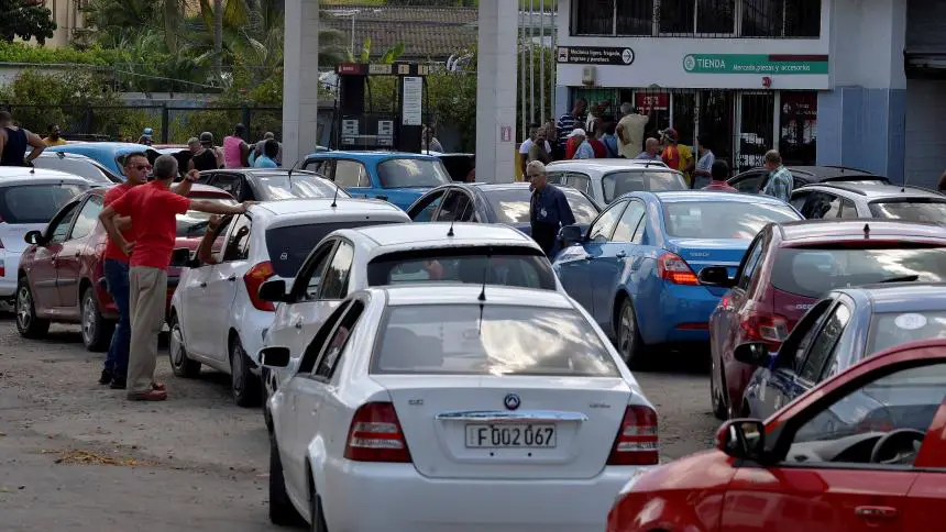 colas combustible Cuba