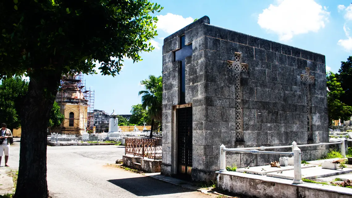 El hombre más guapo de Cuba está enterrado de pie en el Cementerio de Colón