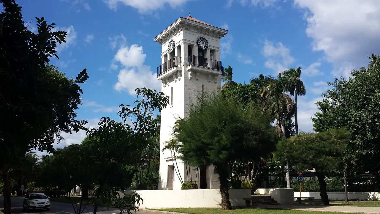 ¿Sabías que el reloj de la Quinta Avenida de Miramar es una réplica del Big Ben de Londres?