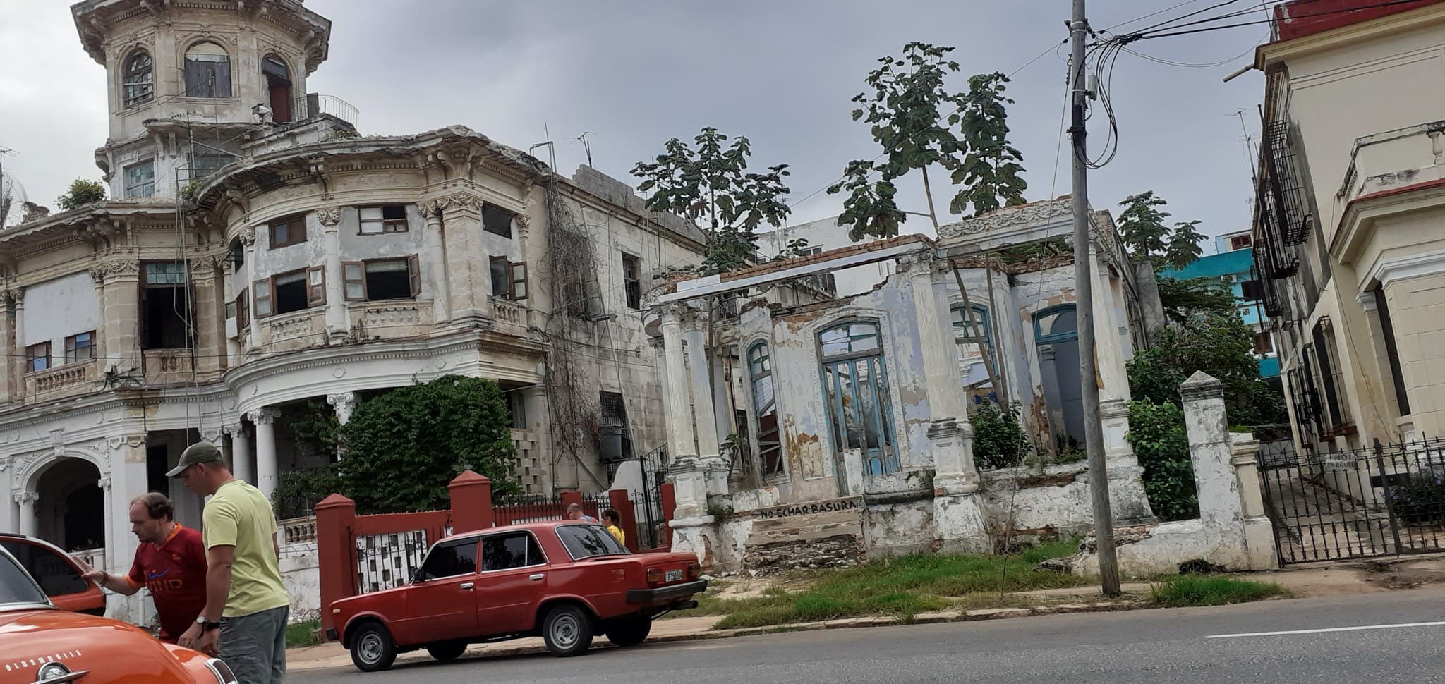 El Vedado, de la modernidad y la elegancia, al olvido y la destrucción