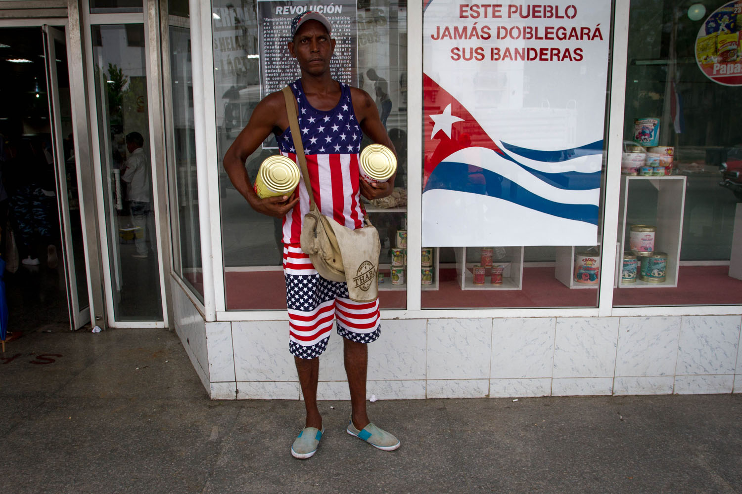 Vestir con la bandera de Estados Unidos, la moda que nunca muere en Cuba