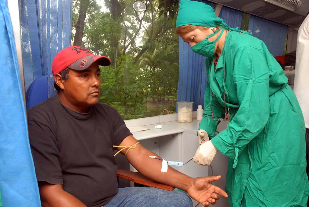 El negocio de las donaciones de sangre en Cuba