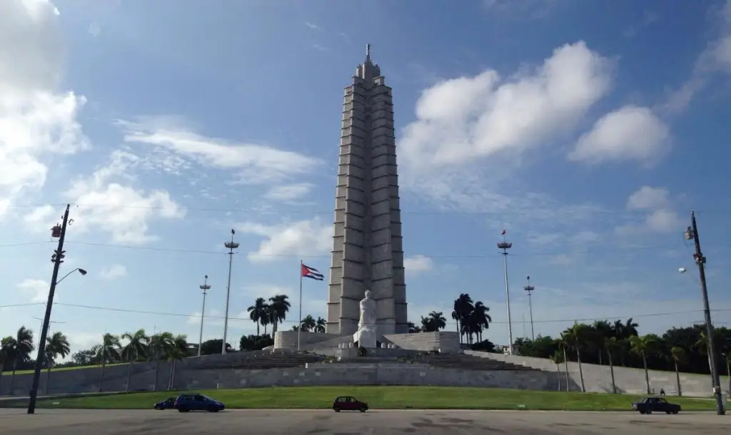 Cubanos se unen en la redes sociales para impulsar audaz propuesta que busca cambiar el nombre de la Plaza de la Revolución por Plaza de la Libertad