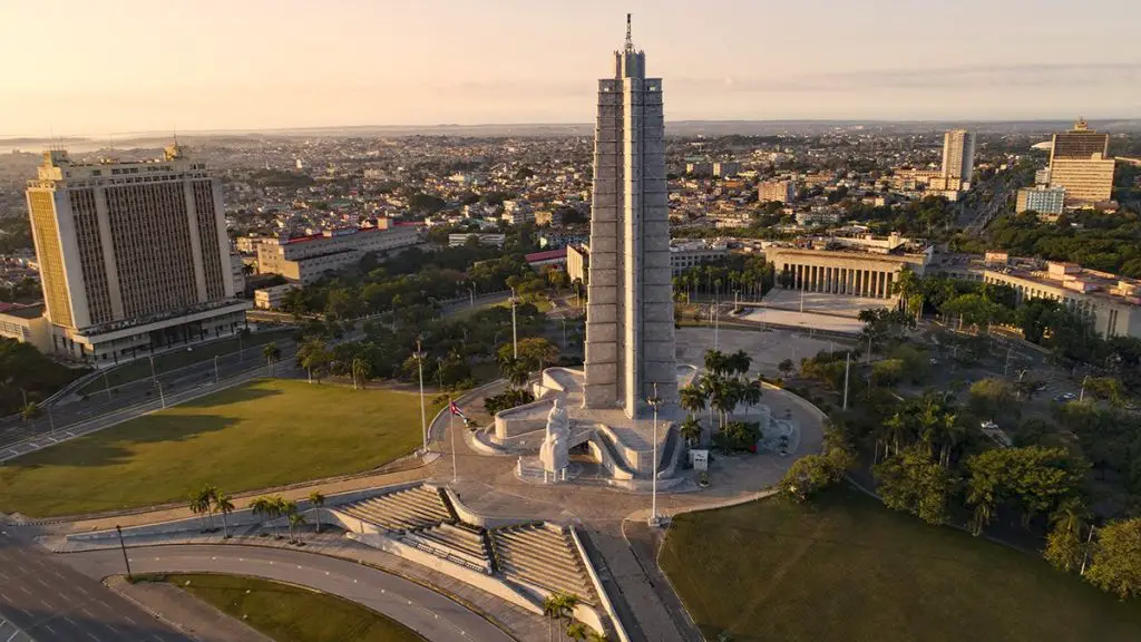 ¿Plaza de la Revolución o Plaza Cívica...? La historia robada de un símbolo!