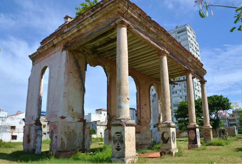 Trotcha, los recuerdo del primer hotel que se construyó en medio del Vedado