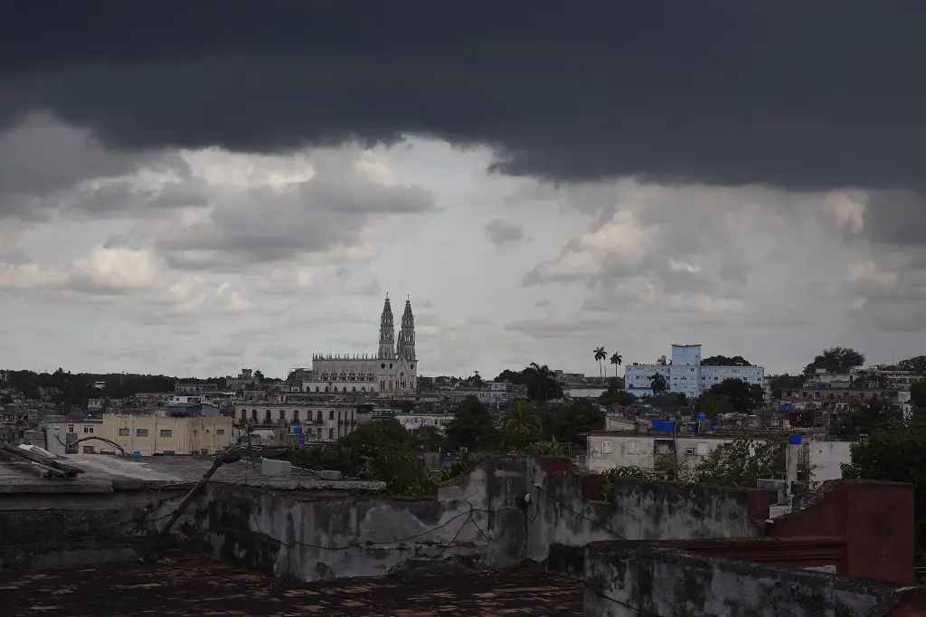 Tormenta Tropical Ida podría convertirse en un peligroso huracán y el occidente de Cuba sentirá desde hoy su furia