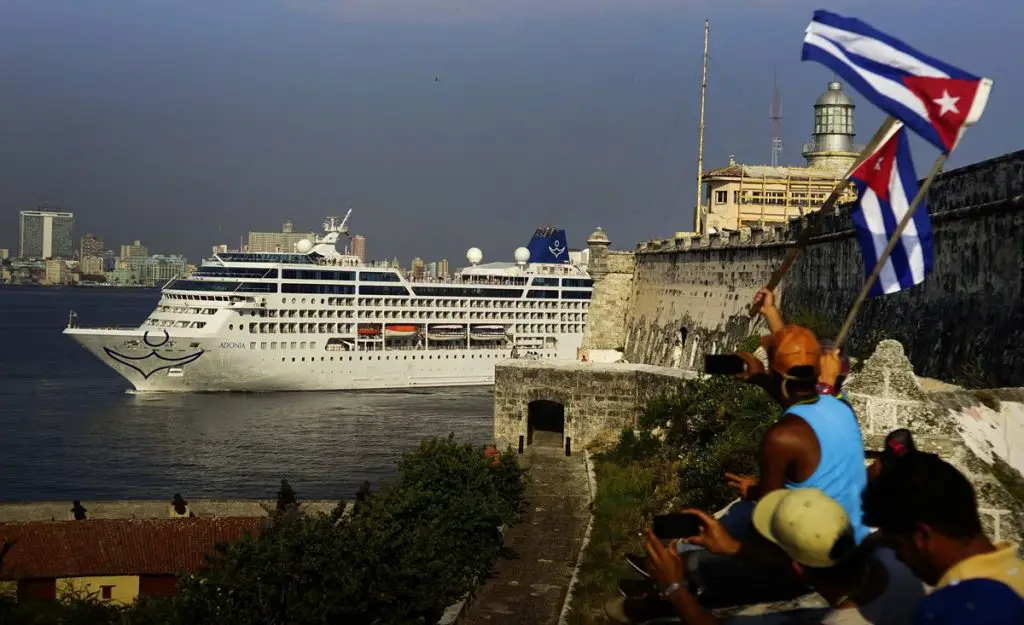 Denuncian al Gobierno cubano por la explotación de marinos en cruceros de lujo internacionales